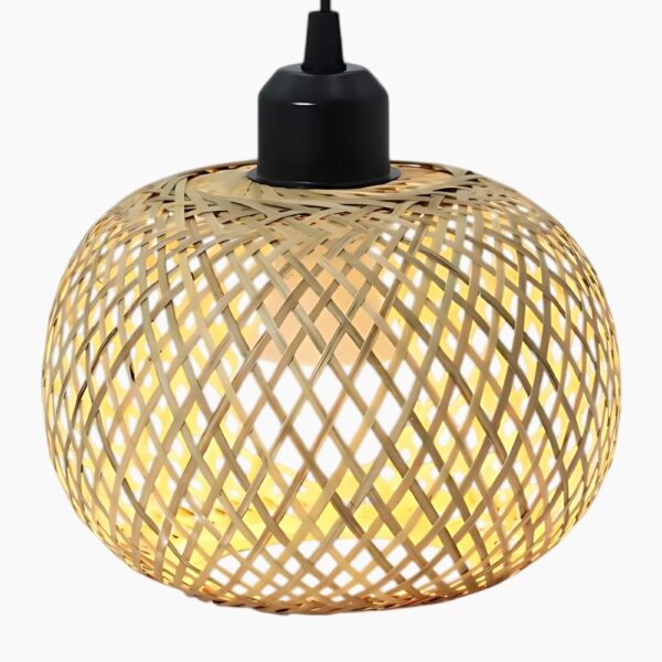 Suspension artisanale en bambou d'inspiration orientale