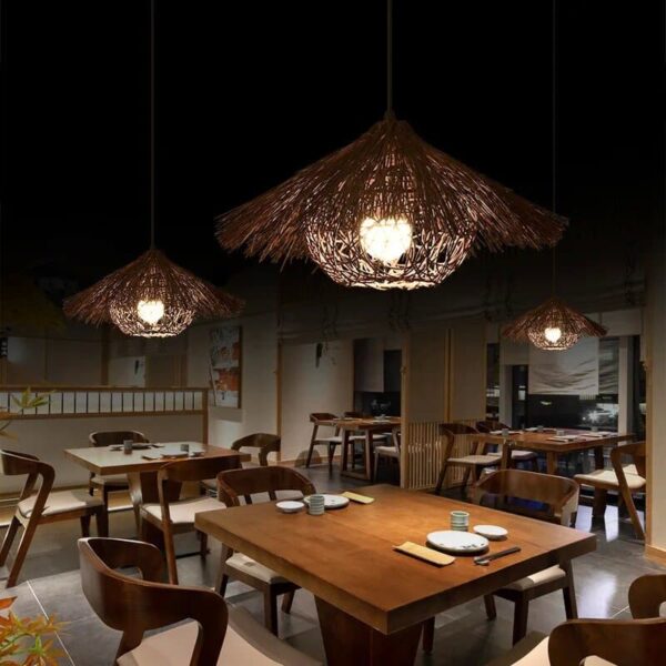 Suspension artisanale en rotin naturel d'inspiration asiatique