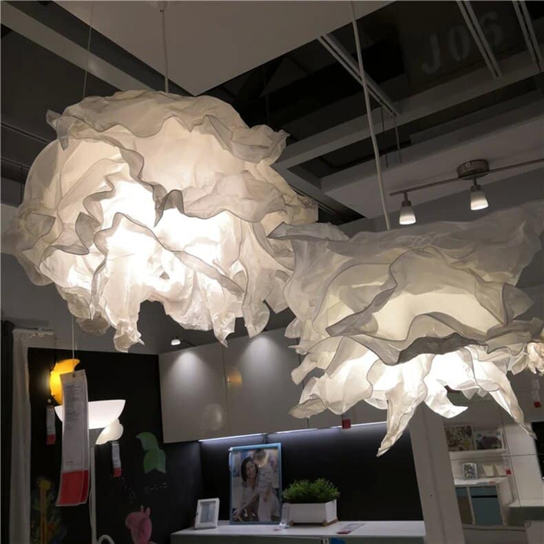 Suspension contemporaine aux courbes nuageuses
