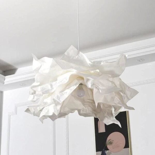 Suspension contemporaine aux courbes nuageuses