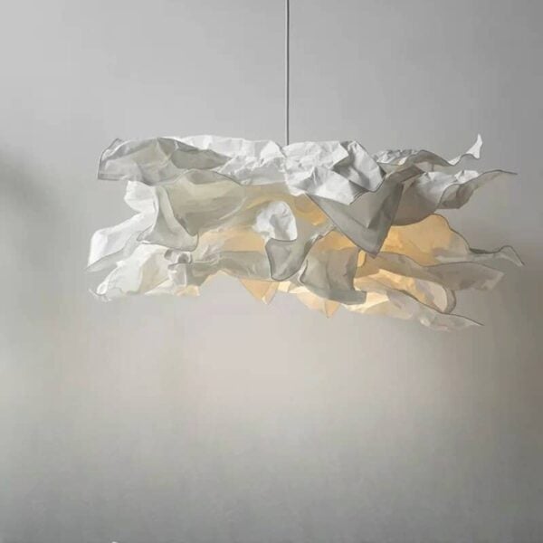 Suspension contemporaine aux courbes nuageuses