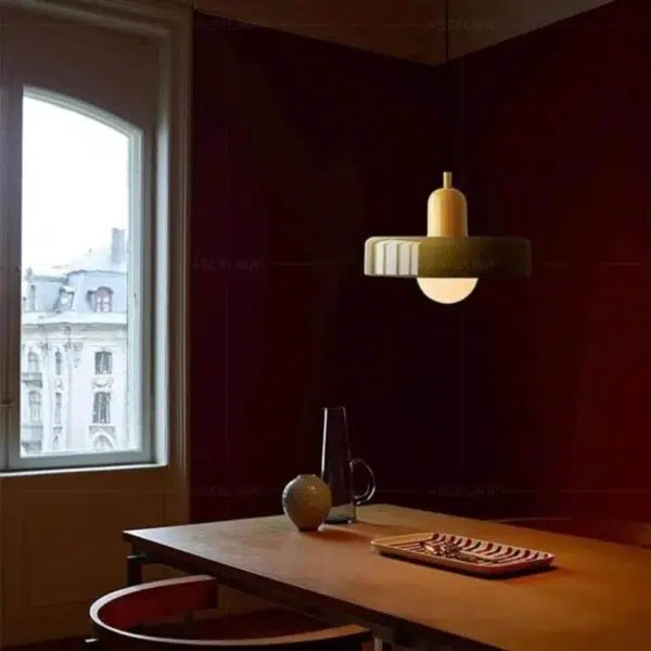 Suspension contemporaine en verre dépoli