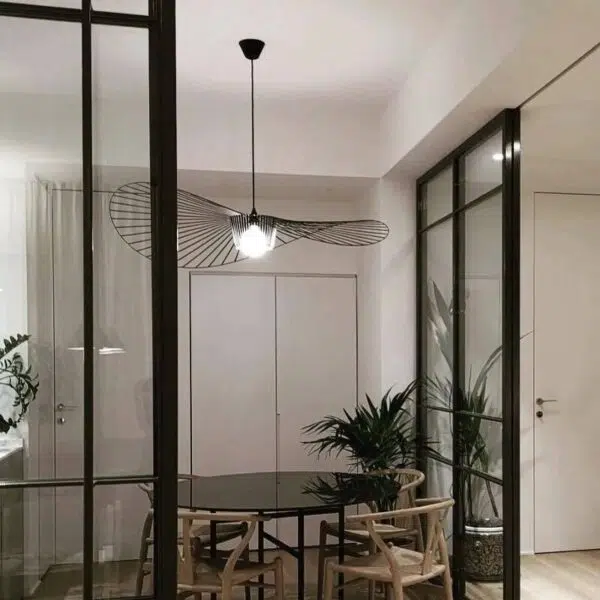 Suspension nordique à l'élégance contemporaine