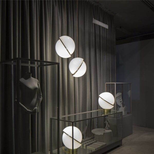 Suspension luminaire sphérique en blanc et or