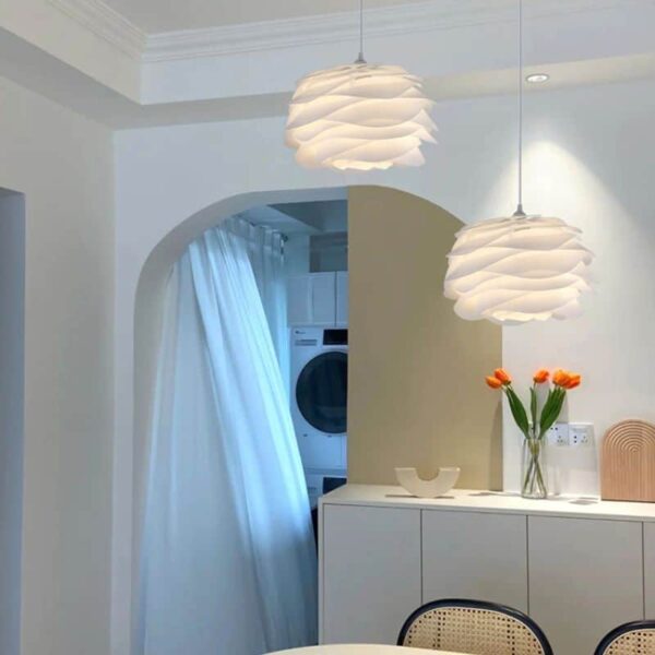 Suspension LED florale aux pétales lumineux