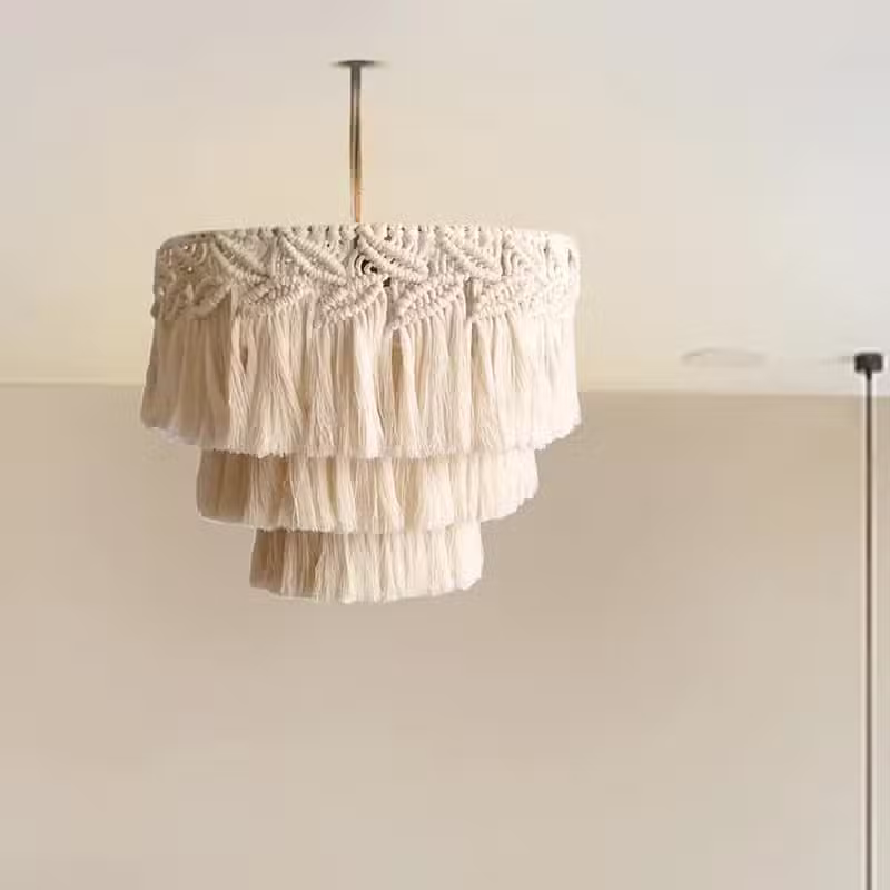 Suspension artisanale en macramé aux inspirations naturelles