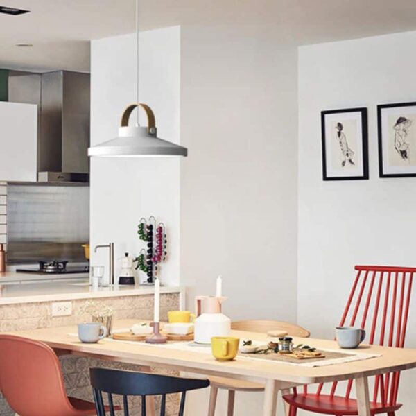 Suspension contemporaine en acier au design nordique