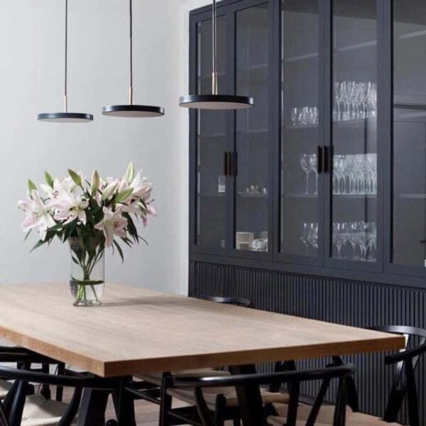Suspension contemporaine en métal avec plateau aérien noir