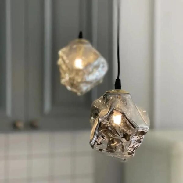 Suspension contemporaine en verre gris texture minérale