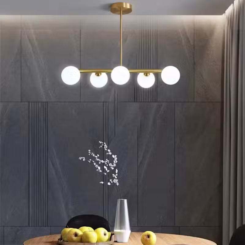Suspension design contemporaine : cinq globes lumineux LED