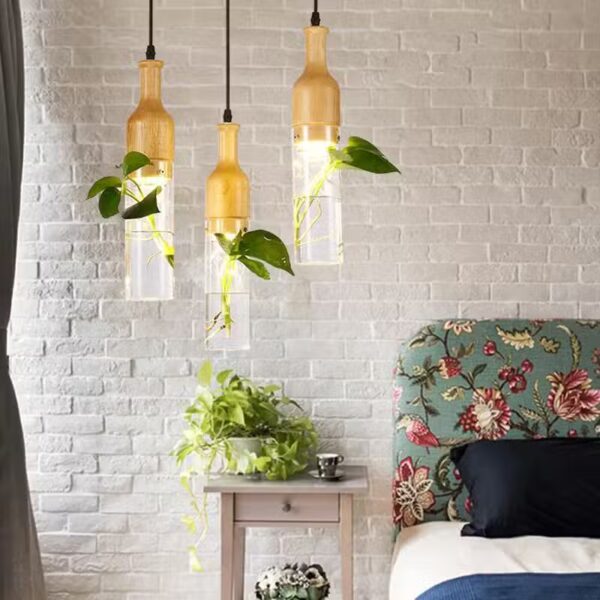 Suspension design triple avec bouteilles de verre illuminées