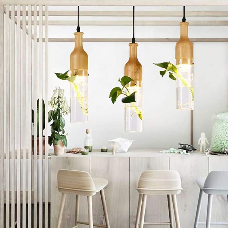 Suspension design triple avec bouteilles de verre illuminées