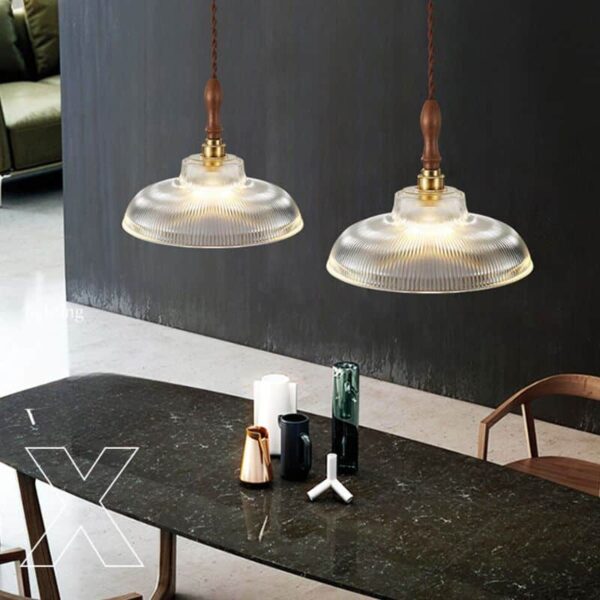 Suspension luminaire en verre soucoupe au design intemporel