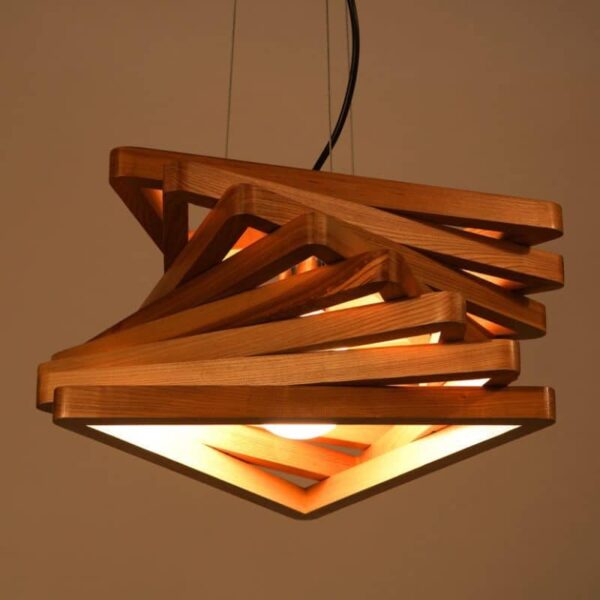 Suspension triangulaire LED en bois naturel