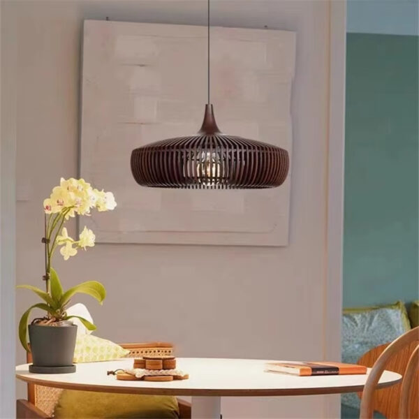 Suspension artisanale en bambou d'inspiration orientale