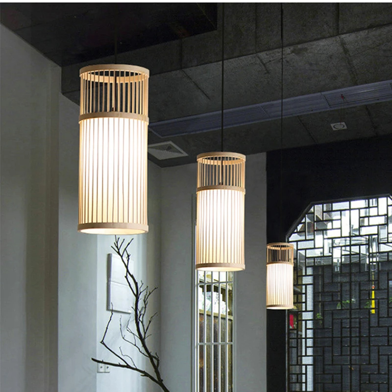 Suspension artisanale en bambou d'inspiration orientale