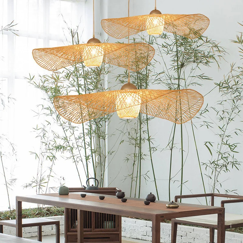 Suspension artisanale en bambou d'inspiration orientale