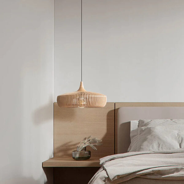 Suspension artisanale en bambou d'inspiration orientale