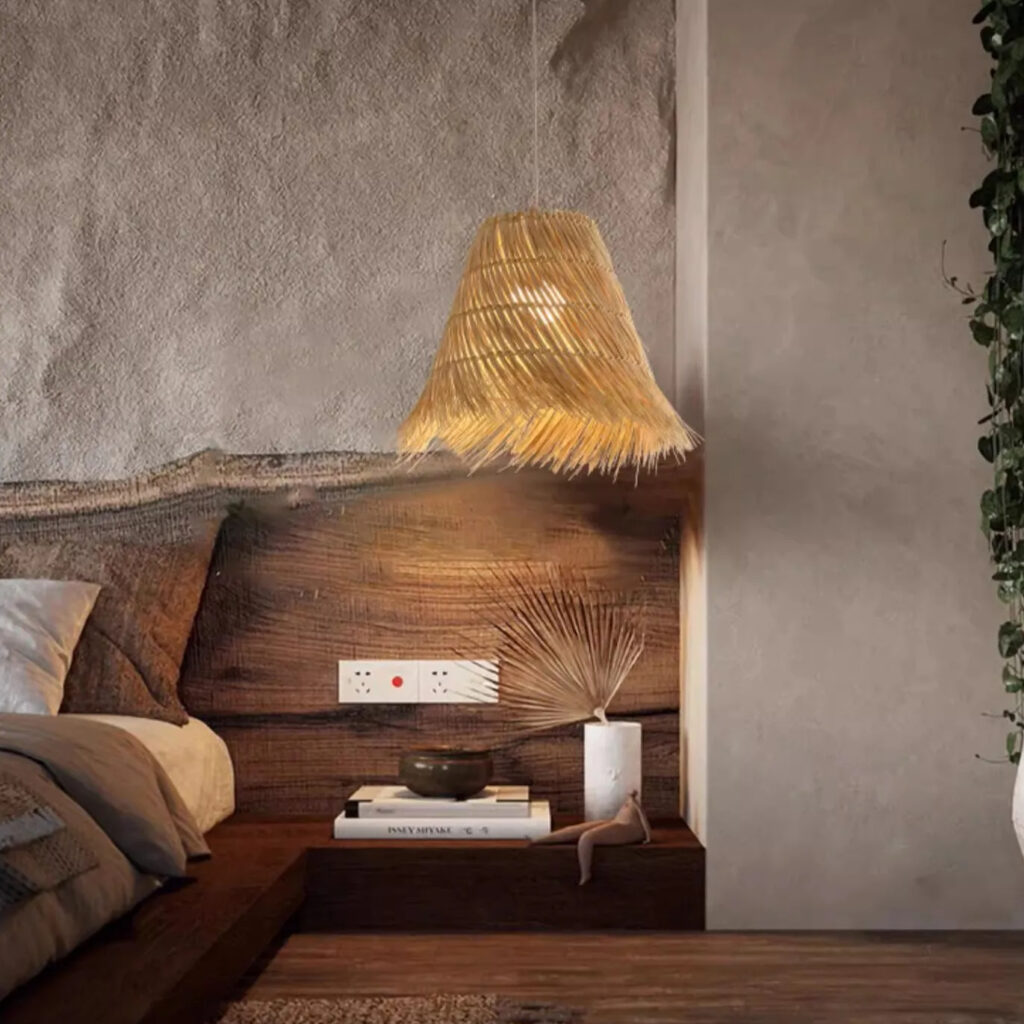 Suspension artisanale en rotin au design contemporain