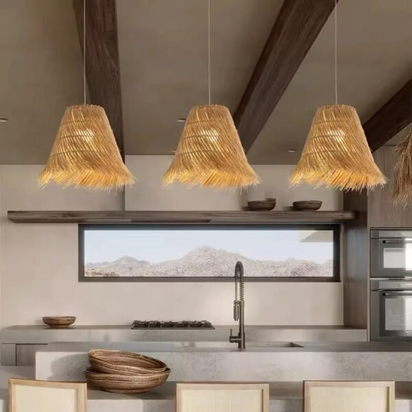 Suspension artisanale en rotin au design contemporain
