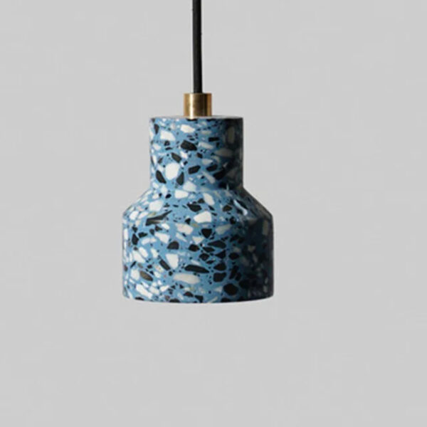 Suspension artisanale en terrazzo aux lignes épurées
