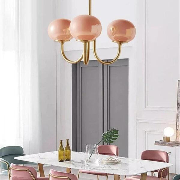 Suspension contemporaine à trois globes en verre teinté rose