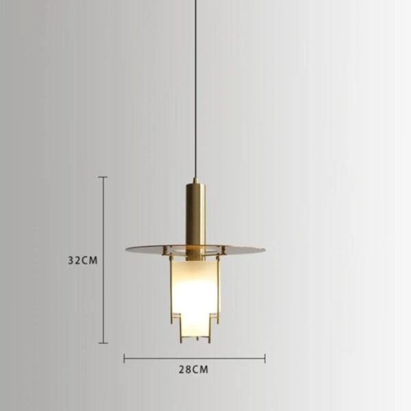Suspension contemporaine aux finitions dorées raffinées