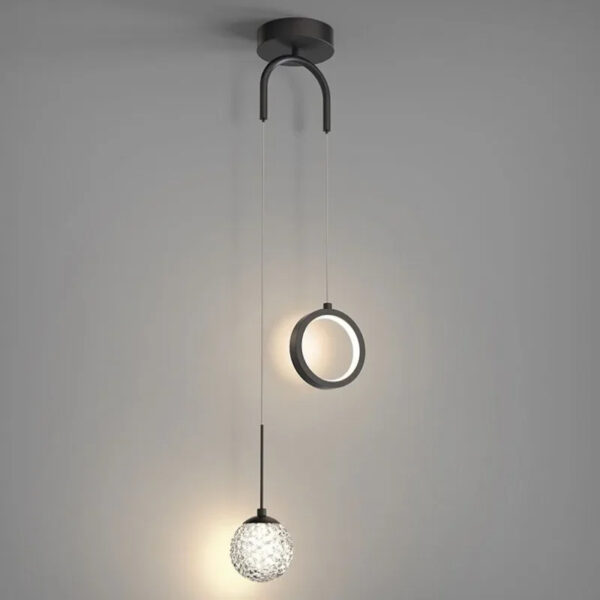 Suspension contemporaine en métal aux lignes épurées