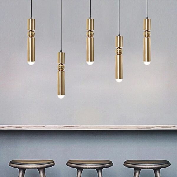 Suspension contemporaine en métal doré au design épuré