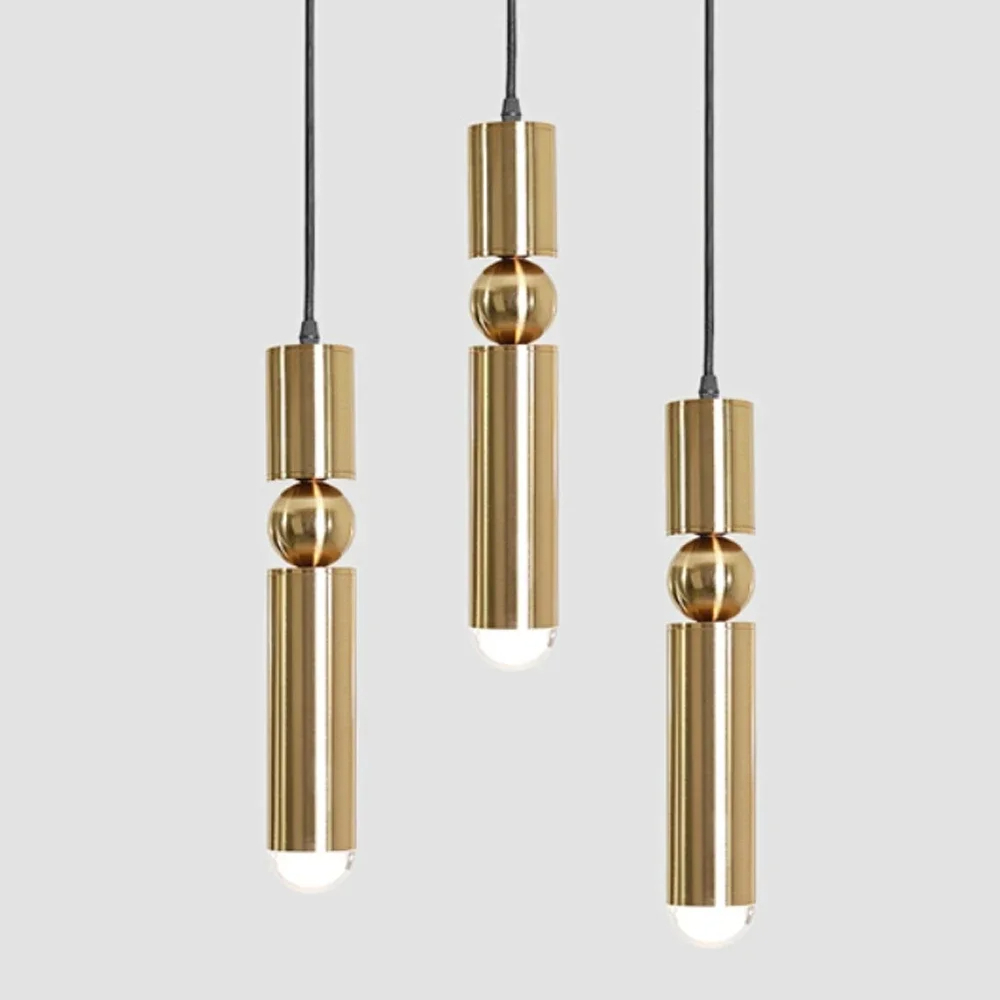 Suspension contemporaine en métal doré au design épuré