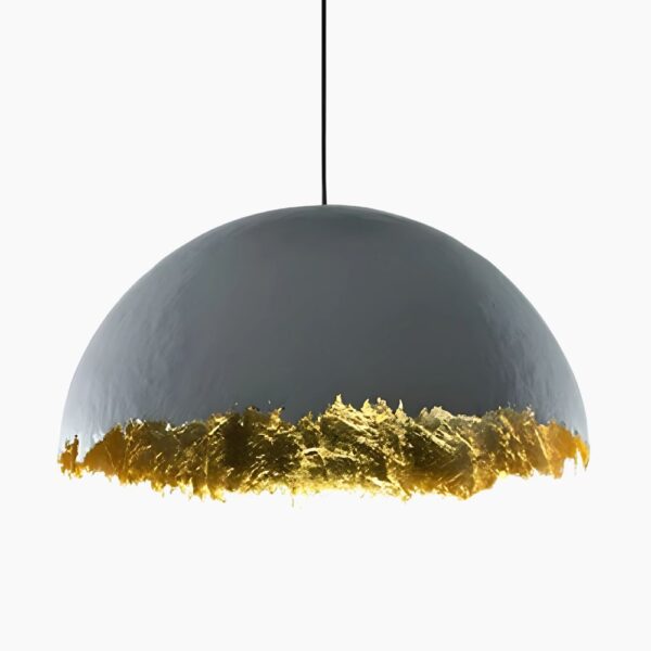 Suspension contemporaine en métal façon coque épurée