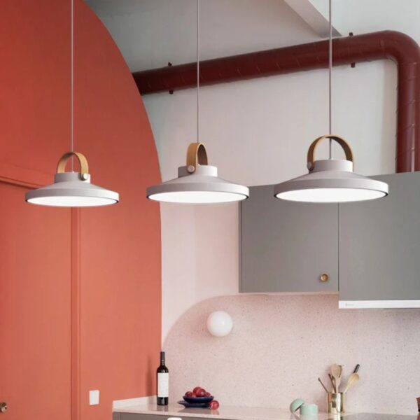 Suspension contemporaine en métal noble