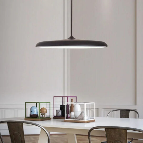 Suspension contemporaine nordique alliant élégance et design