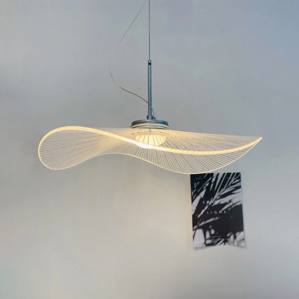 Suspension luminaire à variations chromatiques