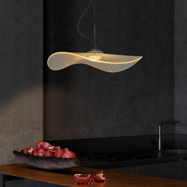 Suspension luminaire à variations chromatiques