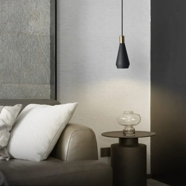 Suspension luminaire en métal aux lignes épurées