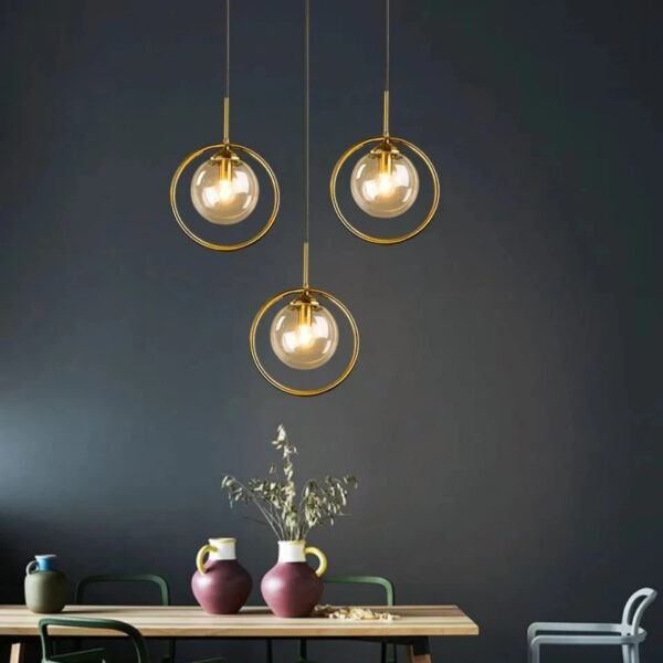Suspension luminaire en verre massif au design raffiné