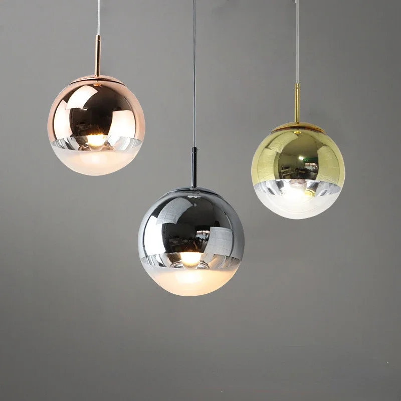 Suspension luminaire sphérique en métal noble