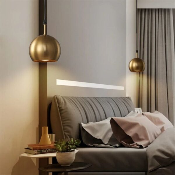 Suspension luminaire sphérique en métal précieux