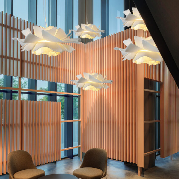 Suspension florale blanche d'inspiration nordique