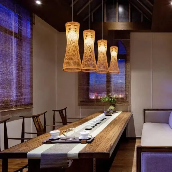 Suspension artisanale en bambou d'inspiration orientale