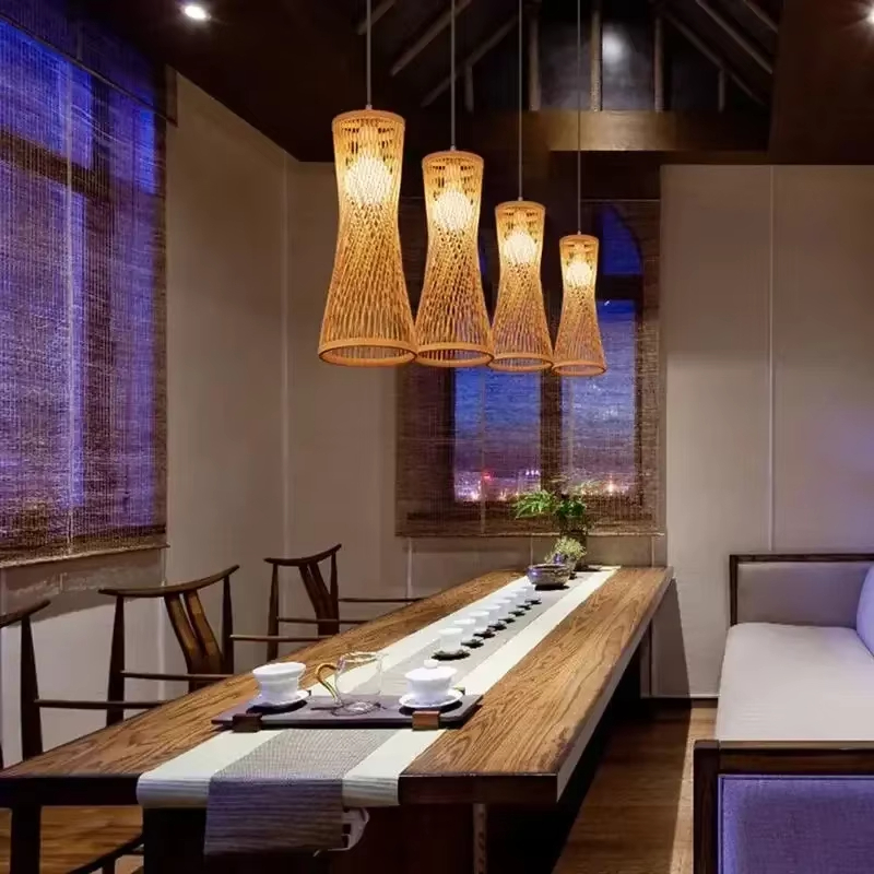 Suspension artisanale en bambou d'inspiration orientale