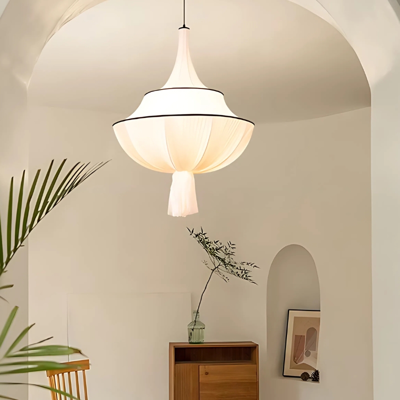 Suspension Lumineuse en Tissu d'Inspiration Orientale