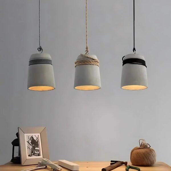 Suspension Contemporaine en Ciment à l'Élégance Épurée