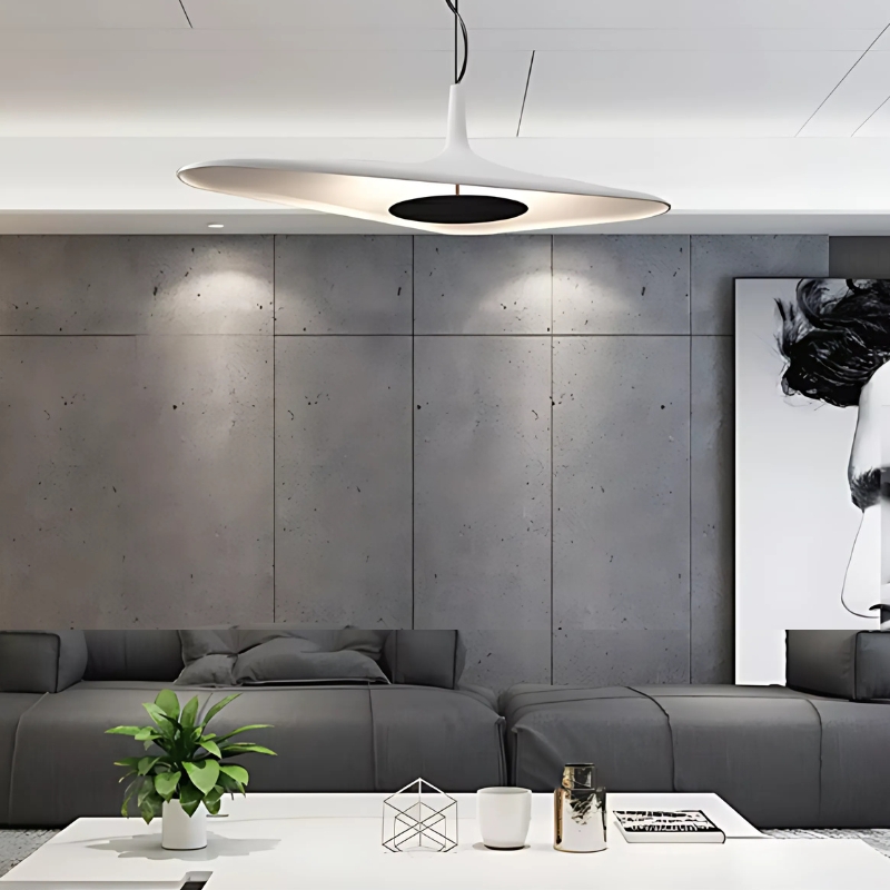 Suspension design en résine blanche d'inspiration nordique