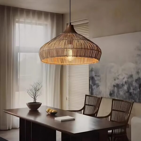 Suspension luminaire artisanale en rotin d'inspiration orientale