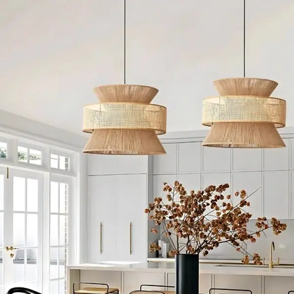 Suspension Artisanale en Rotin d'Inspiration Contemporaine