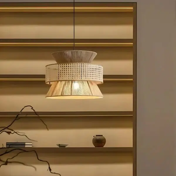 Suspension Artisanale en Rotin d'Inspiration Contemporaine