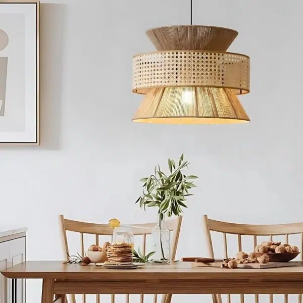 Suspension Artisanale en Rotin d'Inspiration Contemporaine